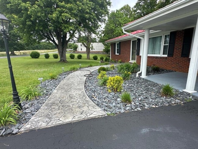 Building Photo - 2151 Crooked Oak Rd