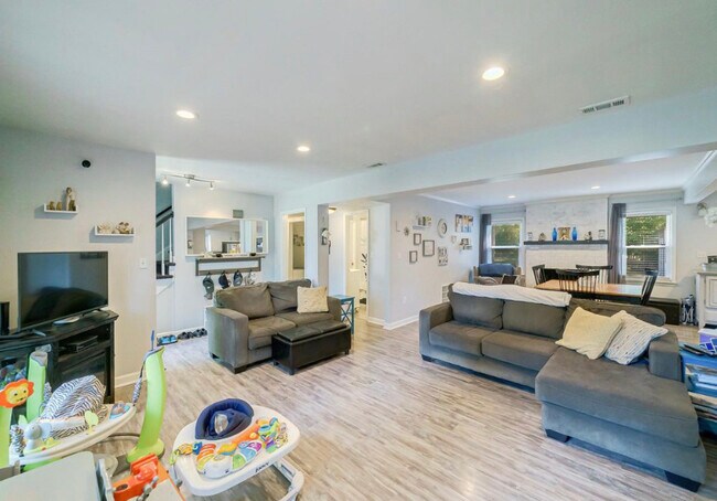 Foto del edificio - 7632 Surreywood Plz