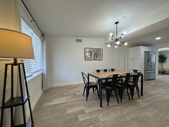 Foto del edificio - 10996 106th Ave N
