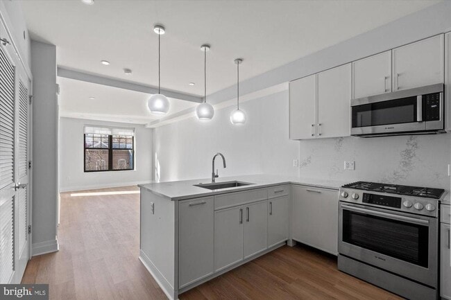 Building Photo - 811 N Columbus St