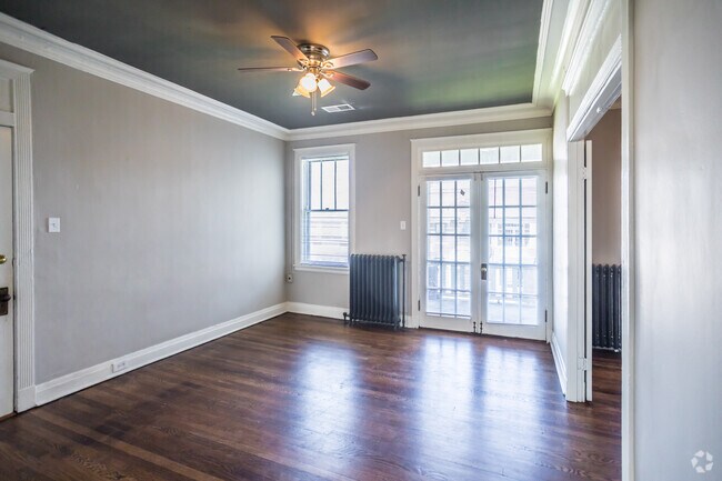 2 habitaciones, 1 baño - 950 pies cuadrados - Sala de estar - The Broadmoor Apartments