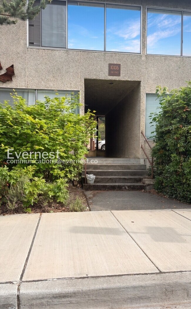 Building Photo - 10106 NE 185th St