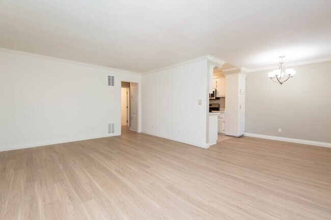 Foto del edificio - 1300 S Barrington Ave