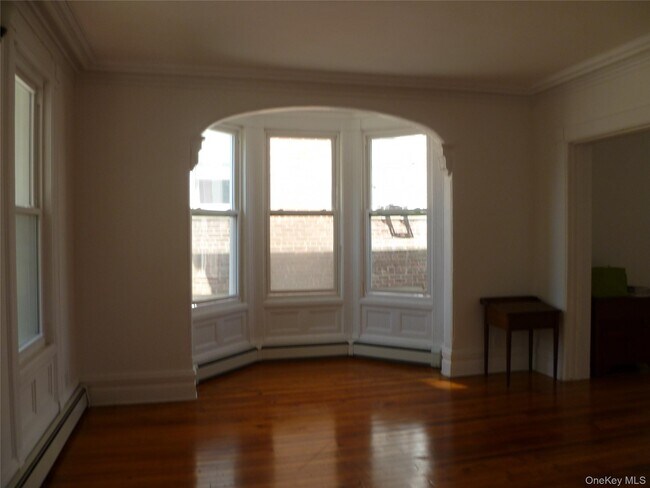 Foto del edificio - 38 Fairview Ave
