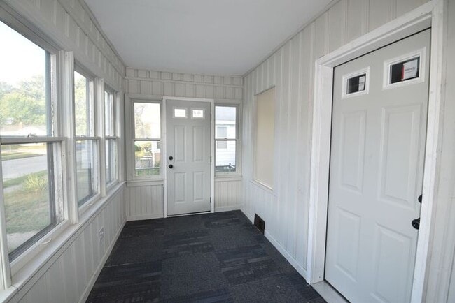 Building Photo - Mishawaka- near Bethel University, shoppin...