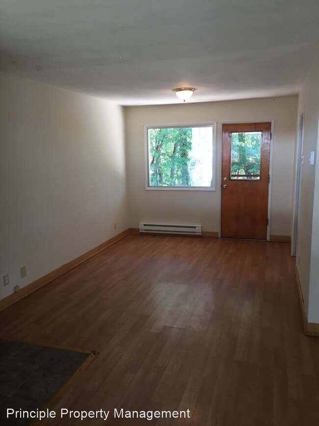 Building Photo - 230-232 NE Azalea Dr