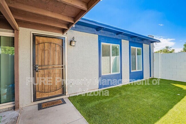 Building Photo - 712 N Santa Barbara