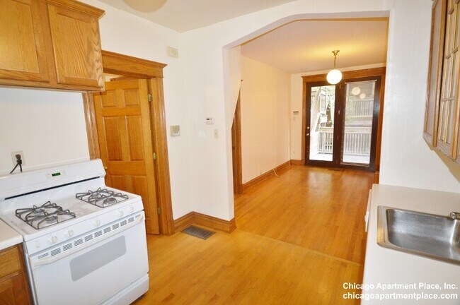 Foto del edificio - 638 W Drummond Pl