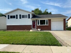 Building Photo - 10 E Schubert Ave