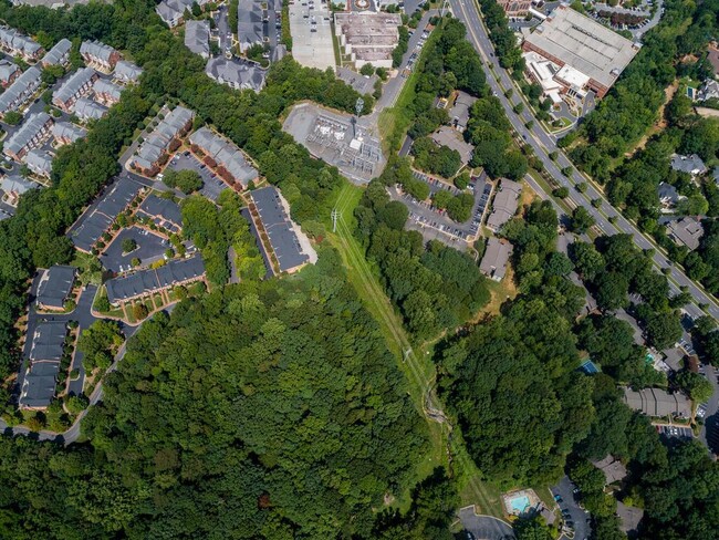 Building Photo - Live in the heart of Southpark!