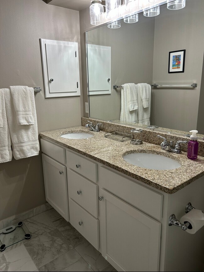 Building Photo - 2315 Crown Flair Dr