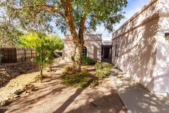 Building Photo - 3935 N Vine Tree Pl