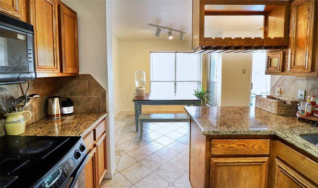Building Photo - 16158 Seahorse Dr