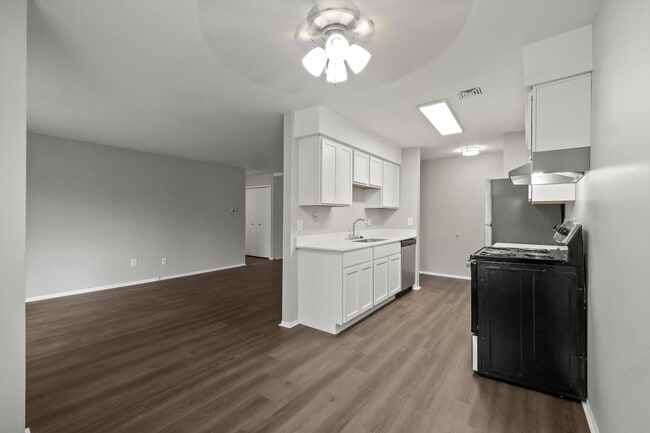 Building Photo - Newport Woods Apartments