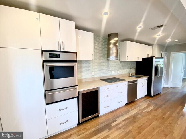 Foto del edificio - 2331 40th St NW