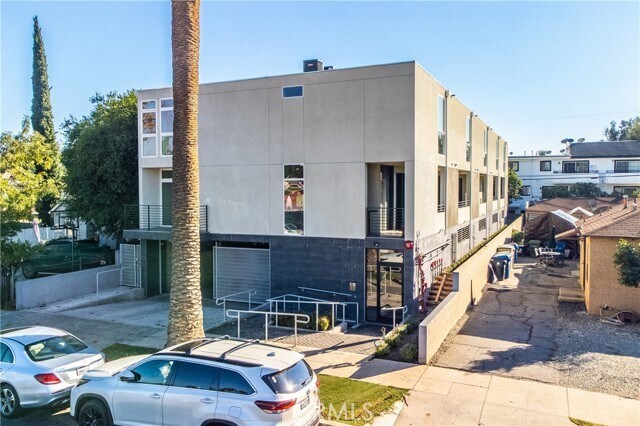 Building Photo - 14754 Gilmore St