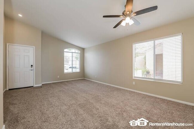Foto del edificio - 3 bedroom 2 bathroom one story home, with ...