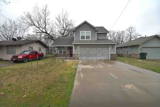 Building Photo - 512 S Haynie St