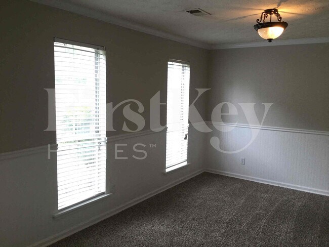 Foto del edificio - 535 Sherwood Oaks Rd