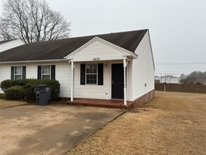 Building Photo - 2615 Oak Meadow Pl