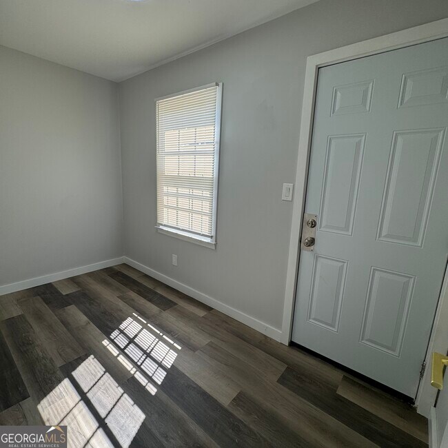 Foto del edificio - 6571 Rock Springs Rd
