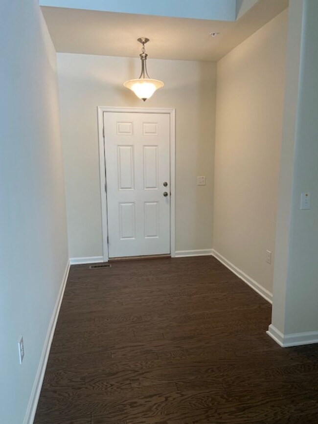 Building Photo - Townhome For Rent