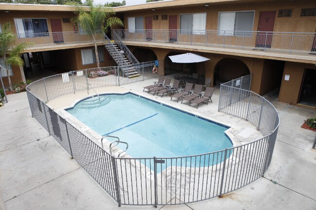 Foto del edificio - 11920 Chandler Blvd