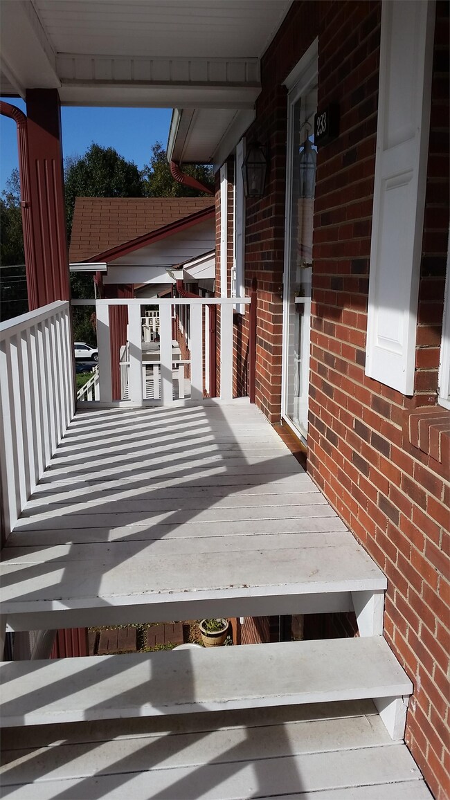 Building Photo - 233 Olde Vineyard Ct