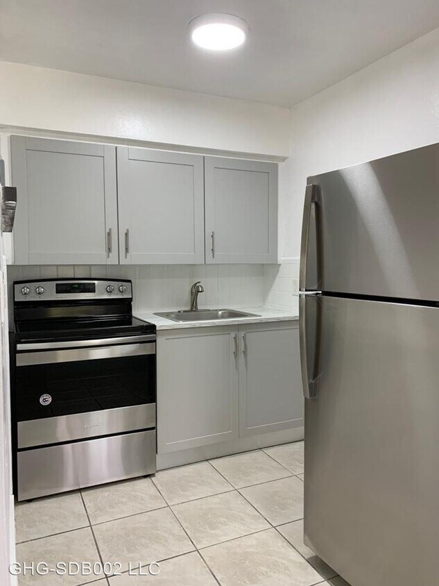 Foto principal - 1027 NE 8th Ave