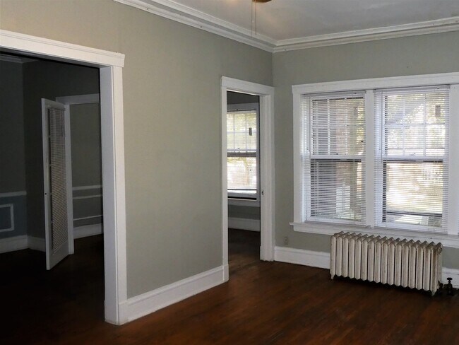Building Photo - 1449 W Albion Ave
