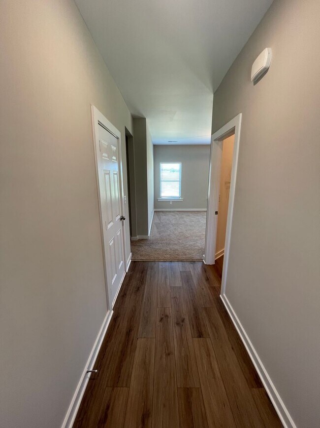 Foto del edificio - Home for Rent in Eva, AL!!! Available to V...