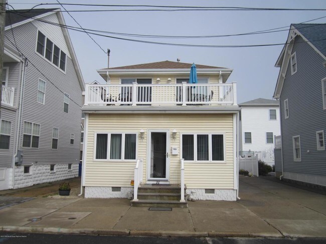 Building Photo - 26 Harding Ave