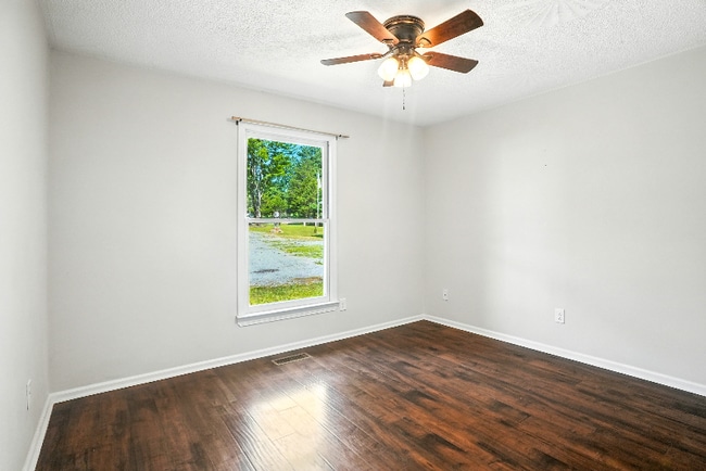 Building Photo - 1166 E Lois Ct