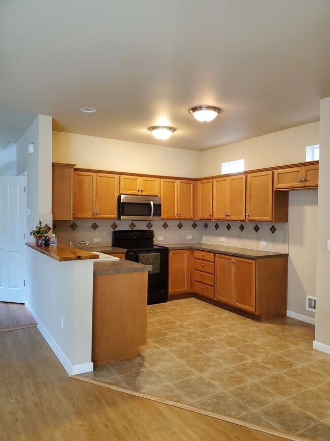 Building Photo - Beautiful, like new home move in ready!!!