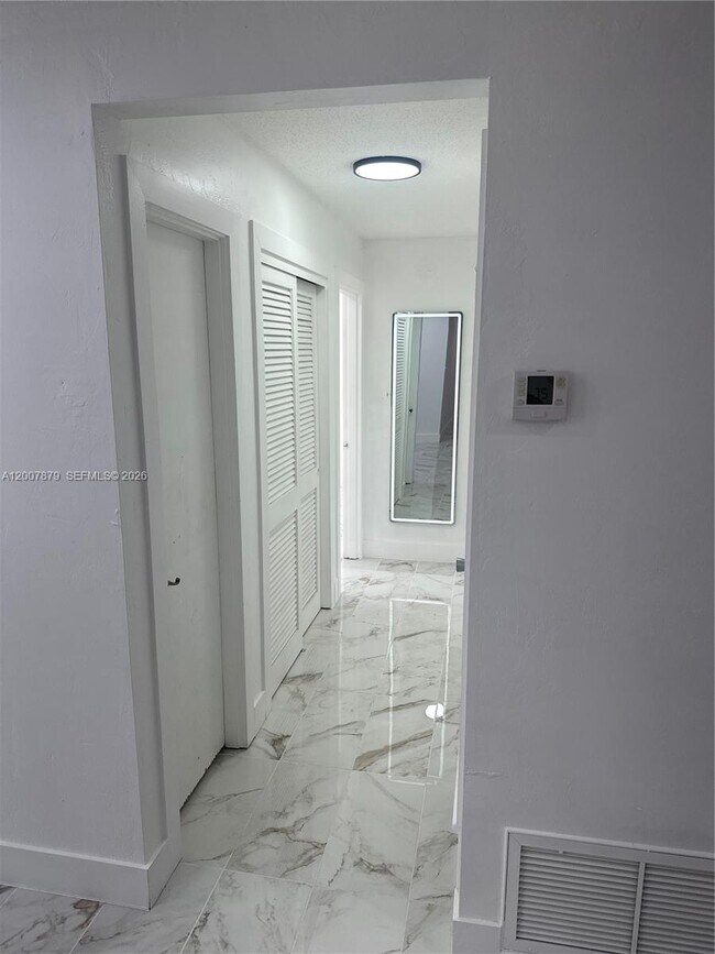 Foto del edificio - 107 W Lake Dr