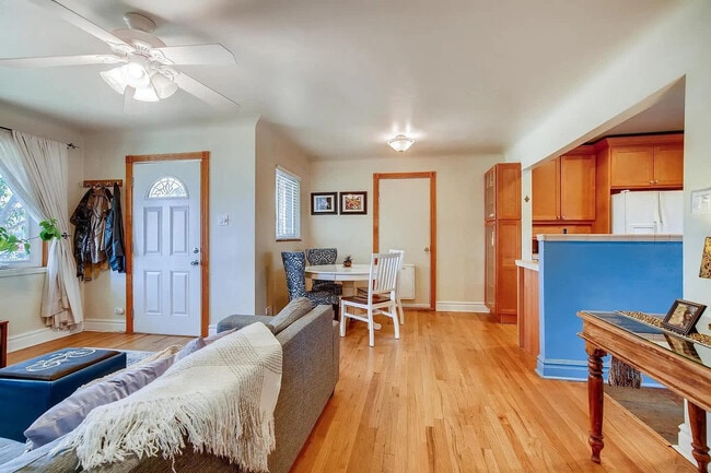 Foto del edificio - 2933 Ivanhoe St