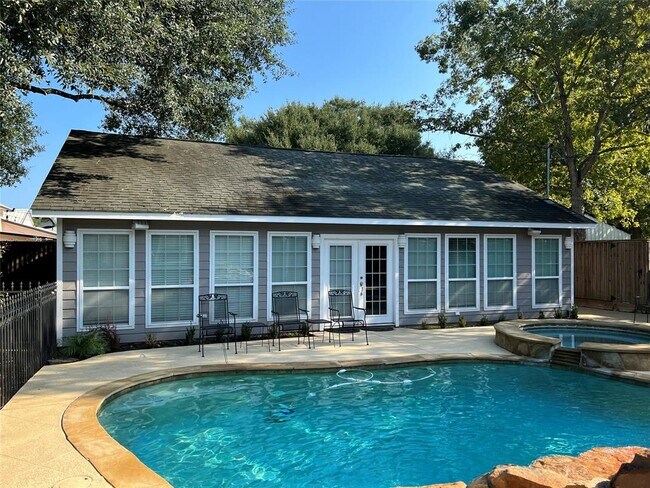 Foto del edificio - 385 County Rd 3704