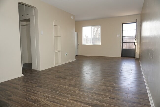 Building Photo - Downtown Studio
