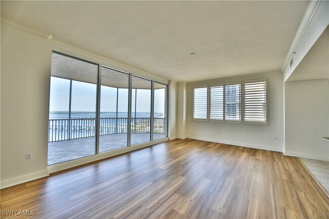 Foto del edificio - 2104 W First St