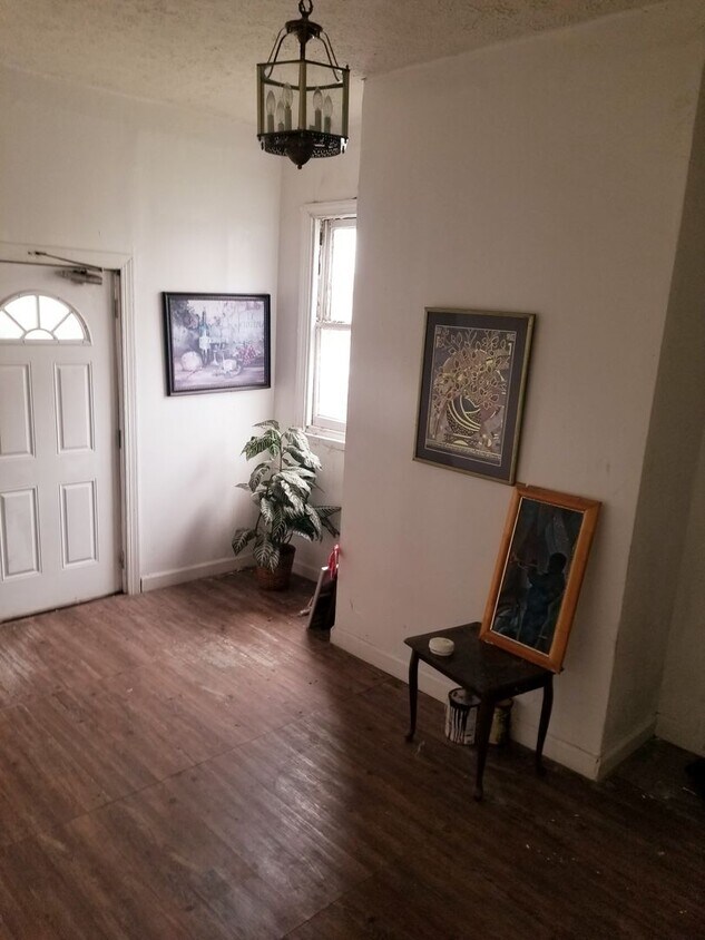 912 Floyd St Unit Apt 4, Lynchburg, VA 24501 Room for Rent in