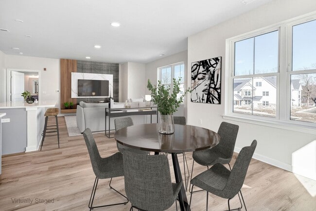 Interior Photo - Kinsley