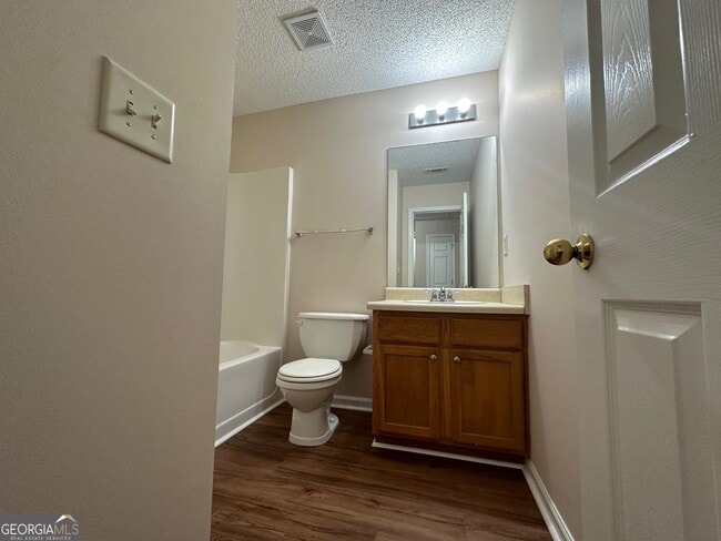 Foto del edificio - 6296 Hickory Ln Cir