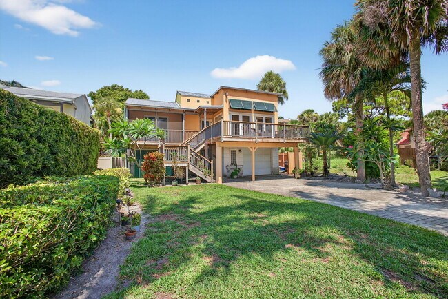 Foto del edificio - 1042 SE St Lucie Blvd