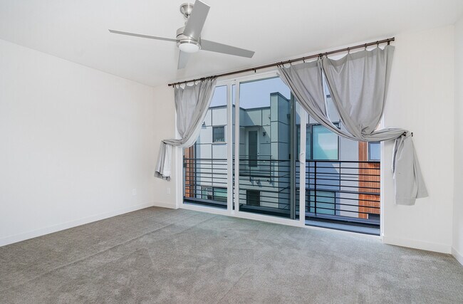 Foto del edificio - 3810 California Ave SW