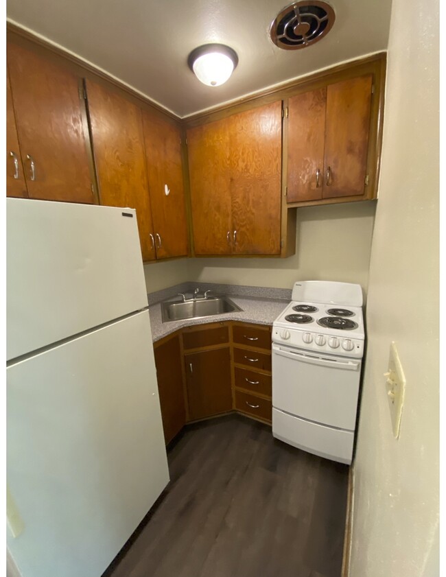Kitchen - 3135 S 47th St