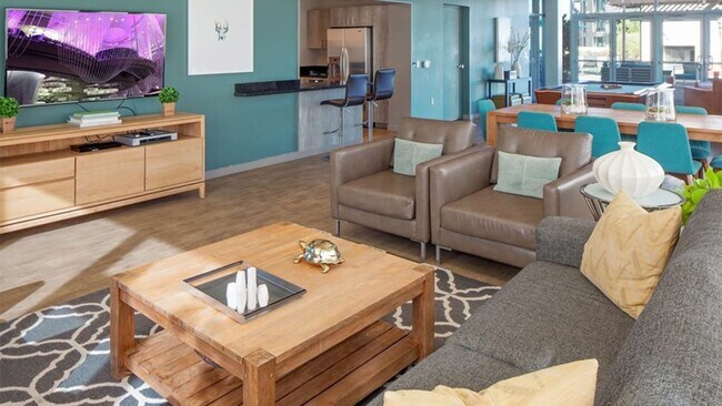 Building Photo - 650 S Gaines St