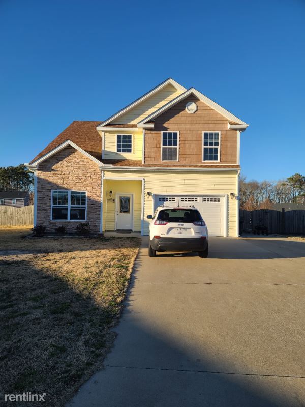Primary Photo - 4 br, 2.5 bath House - bay leaf dr