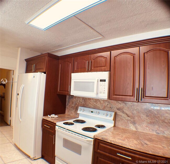 Building Photo - 14830 Naranja Lakes Blvd