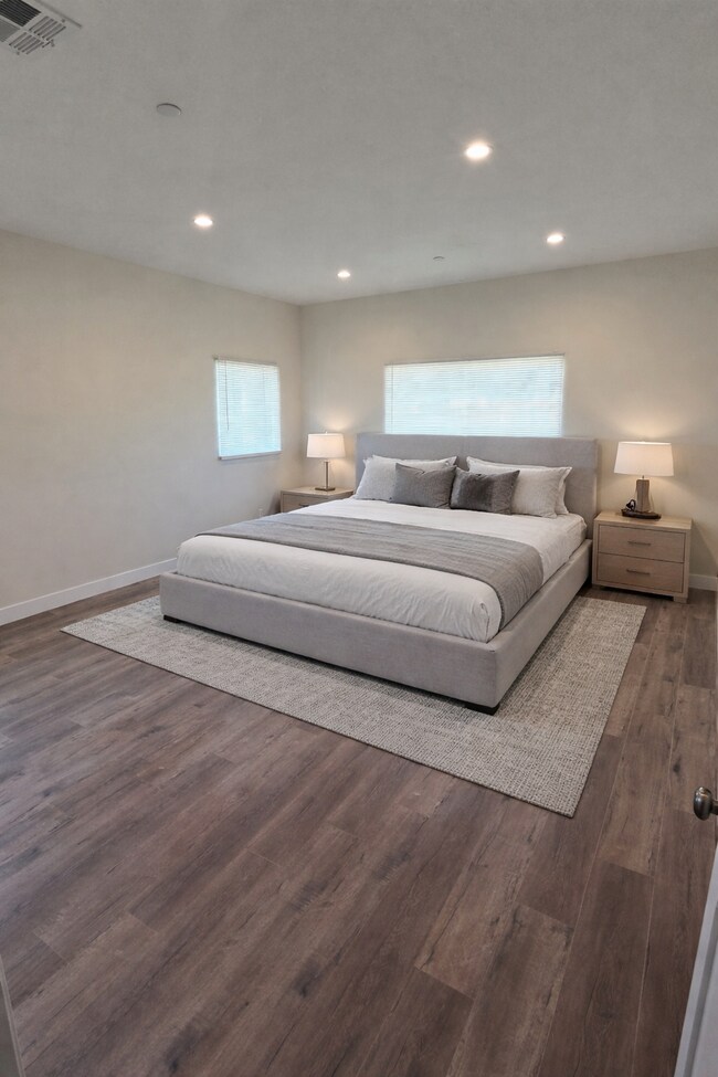 Foto del edificio - 6722 Simpson Ave