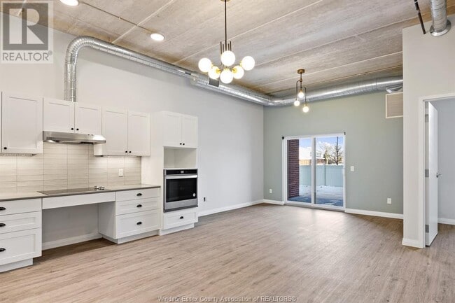 Photo du bâtiment - 3160 Meadowbrook Ln